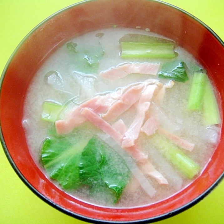 大根とベーコン小松菜の味噌汁